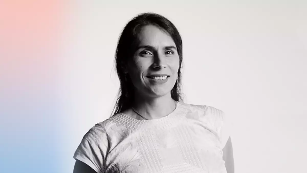 BDSM kokrak qafasining siqilish texnikasi Mariya Kravtsova (Marika) yalangoch